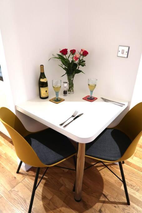 ***Spotless, Bright 1 Double Bed Apartment*** Bath Eksteriør bilde