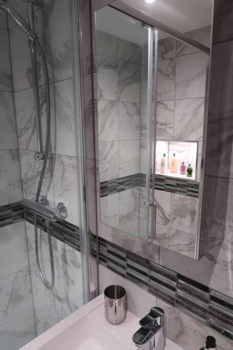 ***Spotless, Bright 1 Double Bed Apartment*** Bath Eksteriør bilde